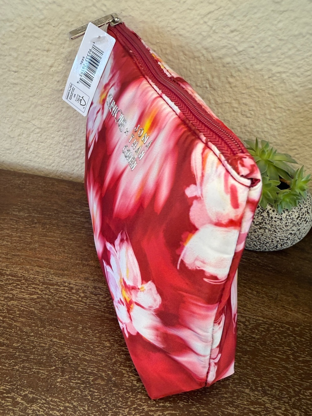 Clinique x Jonathan Cohen Colab Floral Cosmetic Pouch - Picture 6 of 13